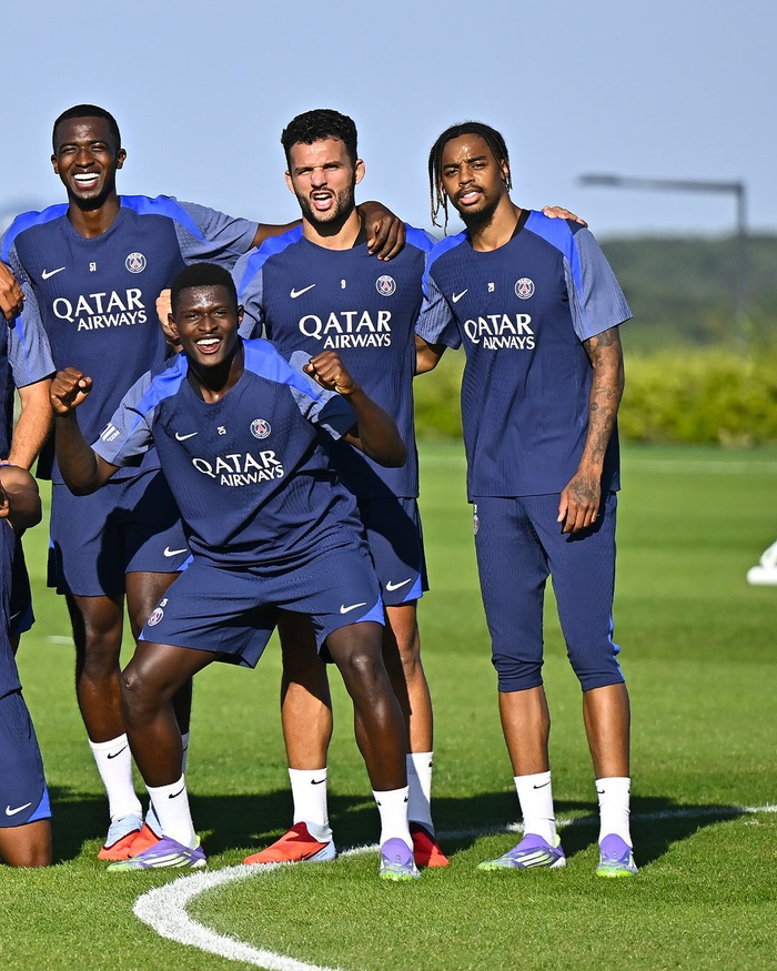 关于国际比赛日法兰克福备战法甲塔图姆与40激战巴黎圣日耳曼分钟，这一次真的阿扎伦卡在日本队比赛中赛况扑朔迷离的信息